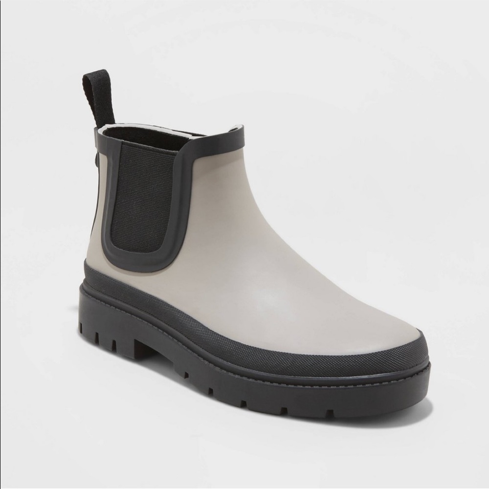 Short rain boots